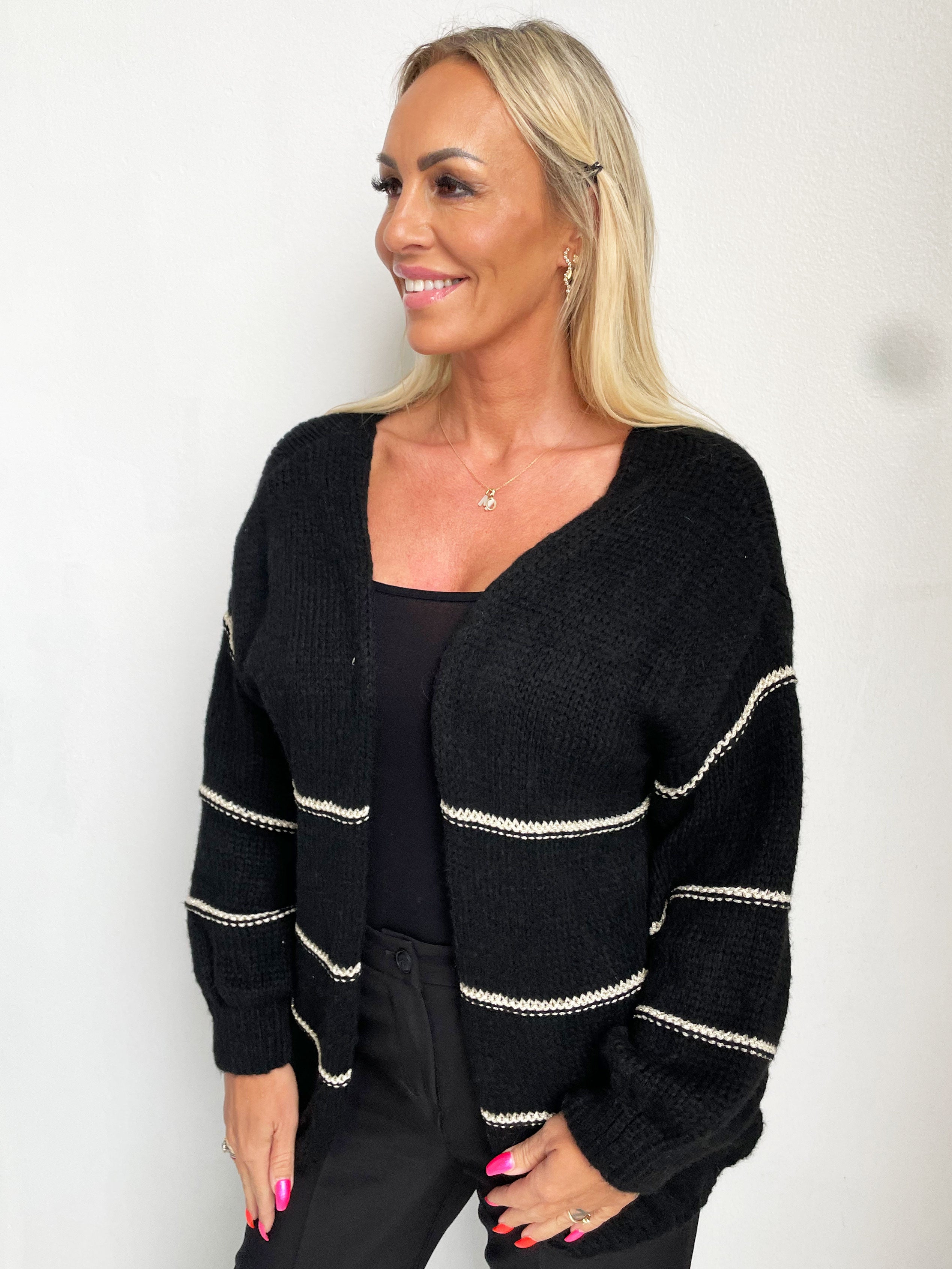 Yanira - Strikket cardigan med guldstriber